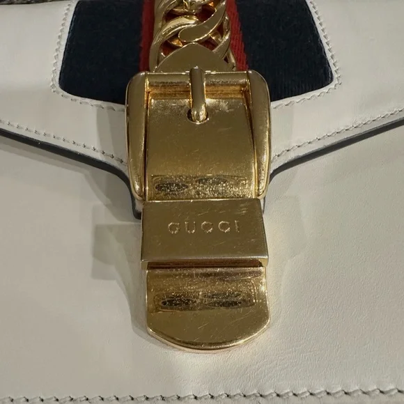 ✨💎GUCCI💎✨ Sylvie chain crossbody w/ COA, Dustbag & GWP. - Picture 9 of 12